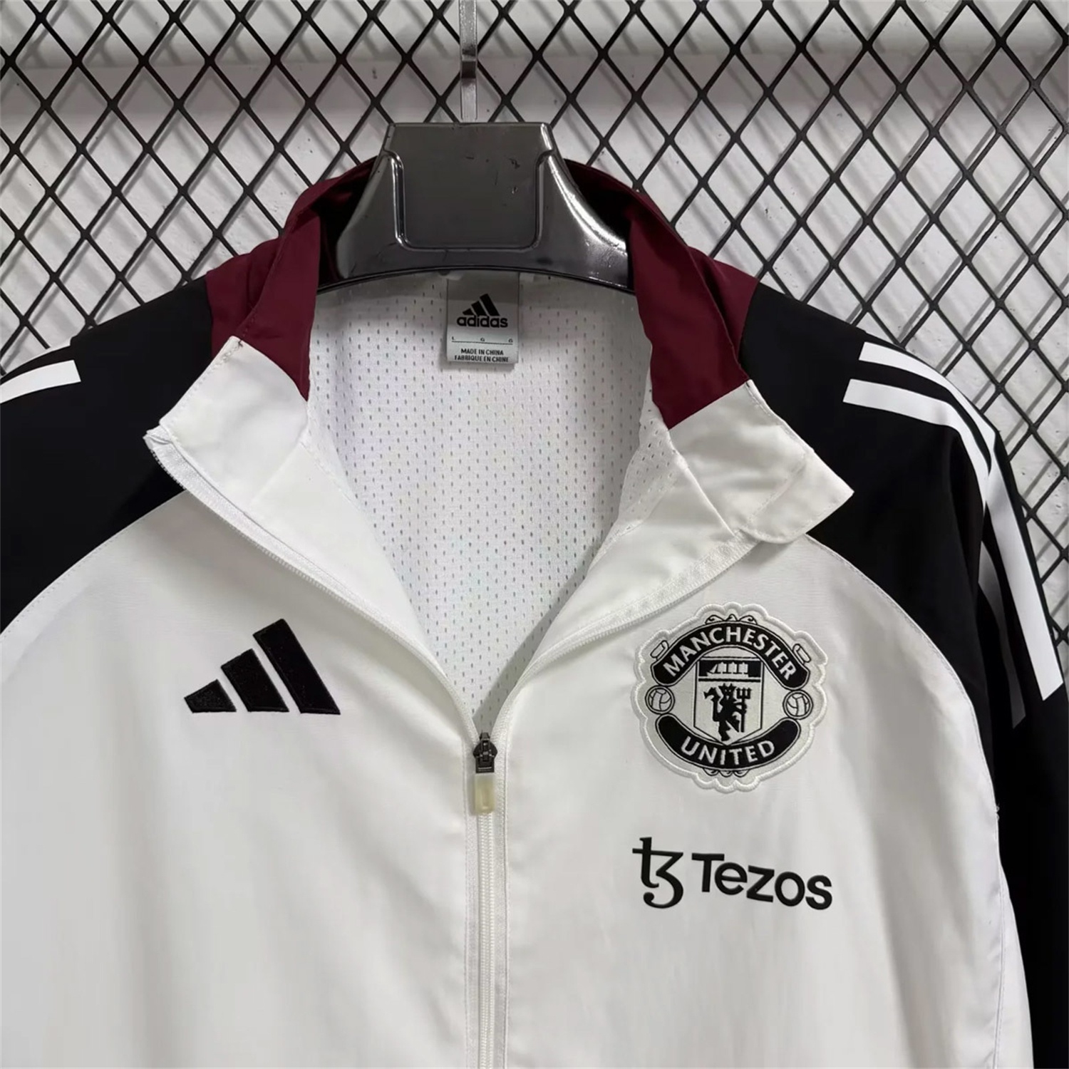 Manchester United 25-26 Training Windbreaker Jacket - White With Black - UnitedFutballJersey