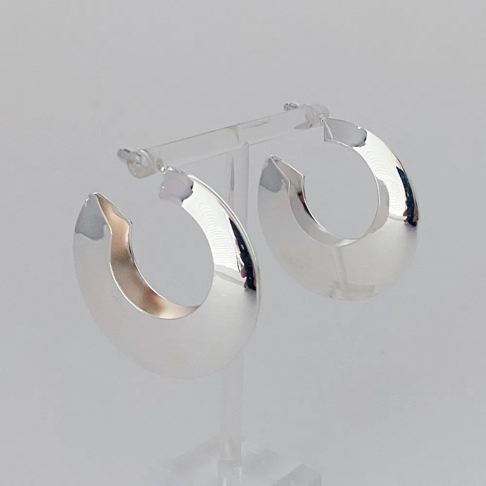 Light And Modern Hoop Earrings - Grocery