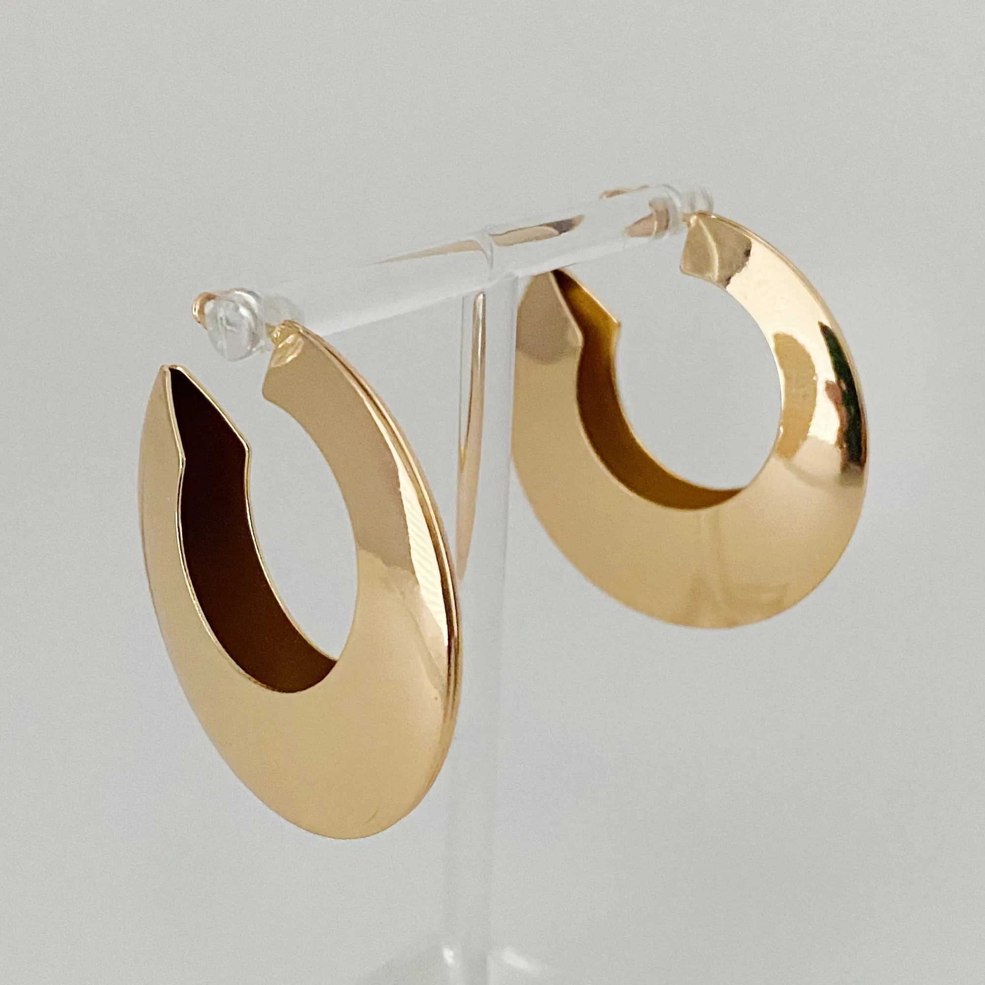 Light And Modern Hoop Earrings - Grocery