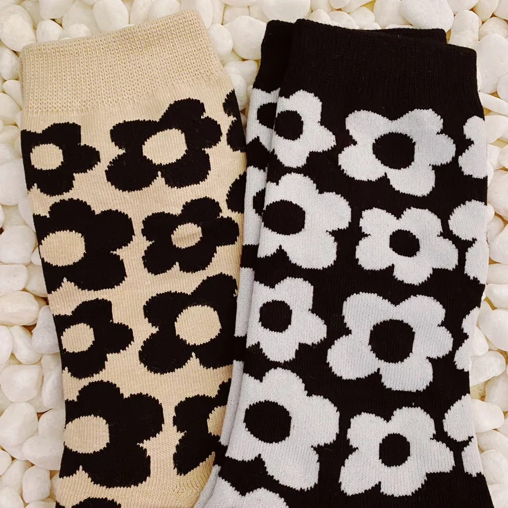 Modern Daisy Socks Set Of 2 Pairs - Grocery
