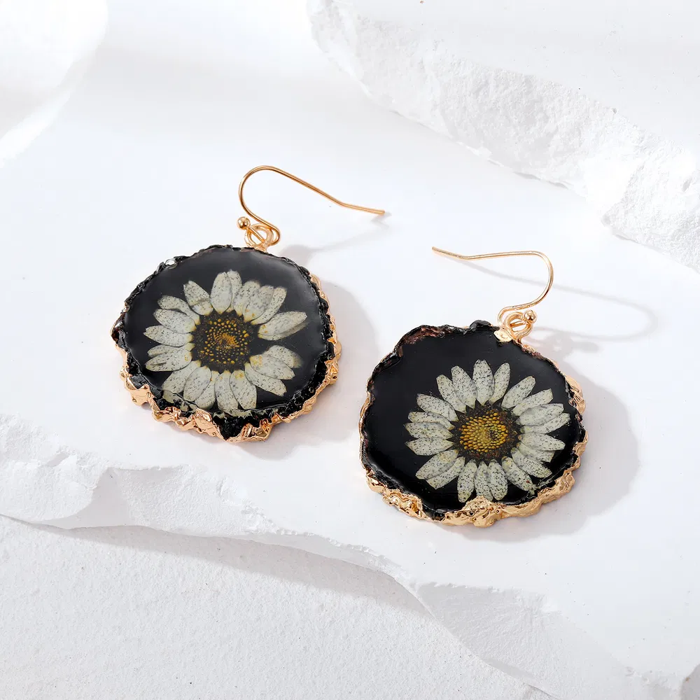 Original Daisy Dry Flower Earrings - Grocery