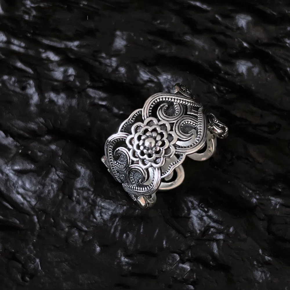 Silver Vintage Flower Facto Ring - Grocery