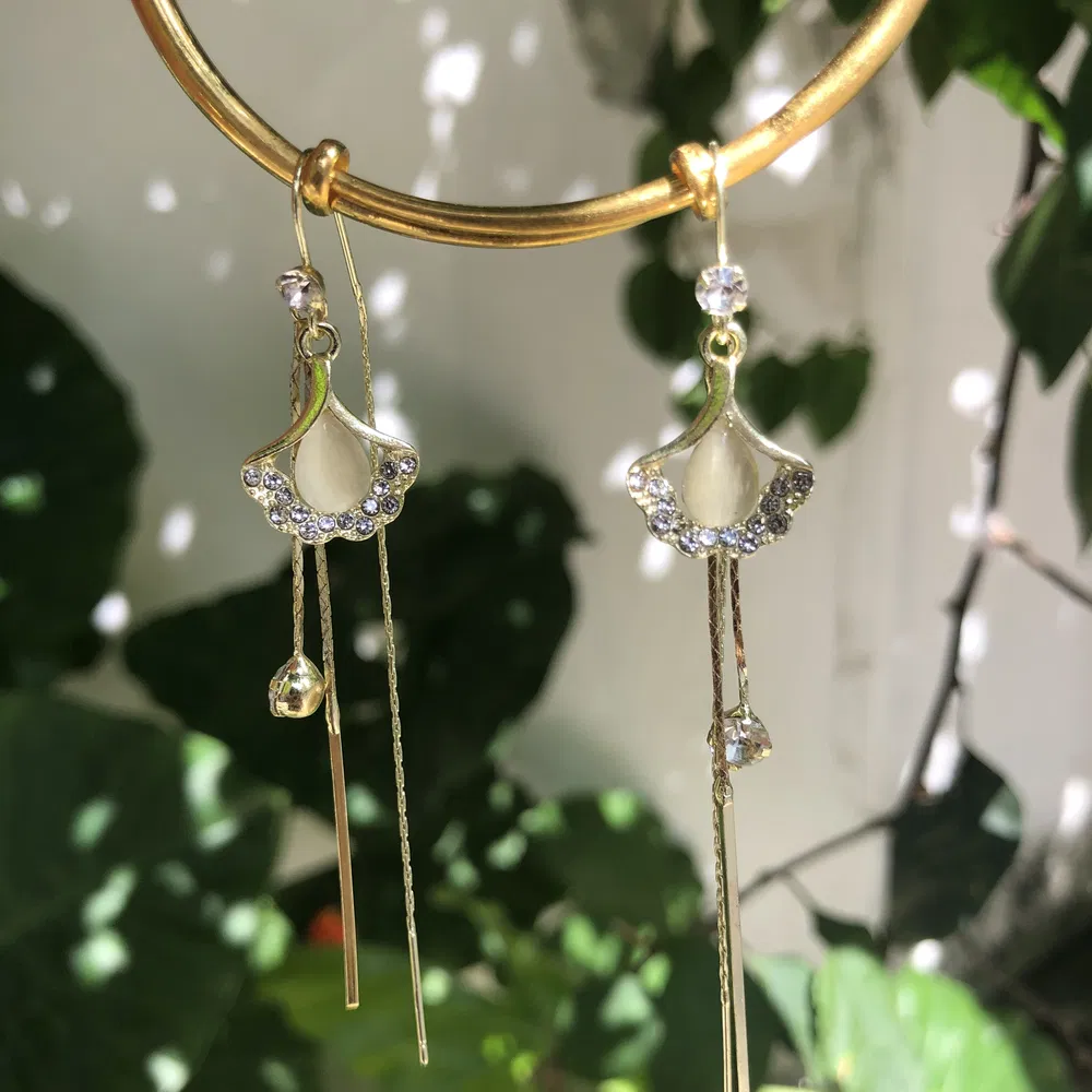 Ear Wire Ginkgo Leaf Earrings, Women's Internet Celebrity 2023 New Temperament Premium Sense, Cat Eye Stone Fan Ear Jewelry - Grocery