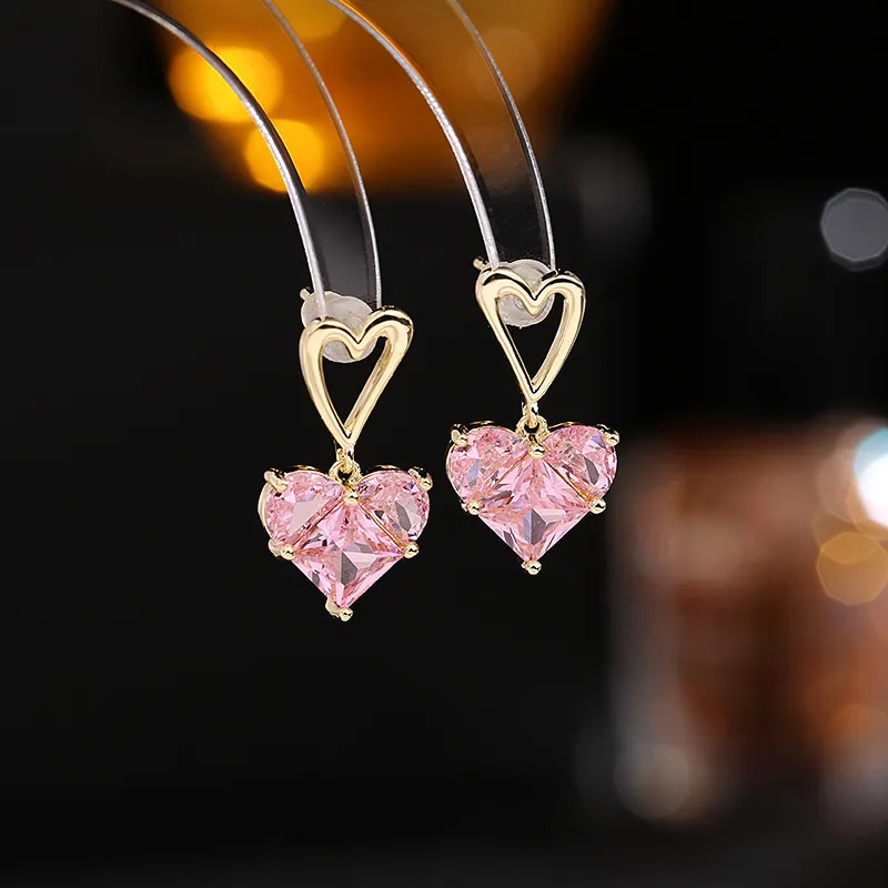 Women's Fashionable And Temperamental Love-shaped Earrings - Grocery