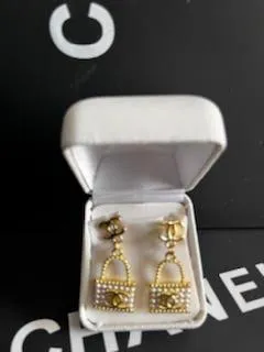 Beautiful Lock Shaped Diamond Stud Earrings - Grocery