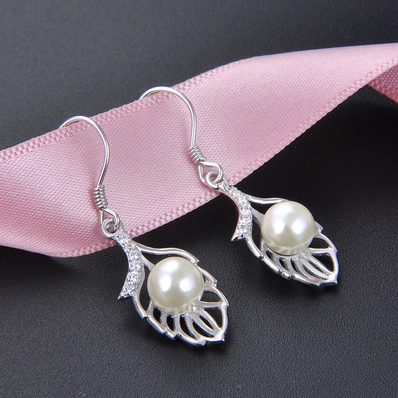 Eloquent Leaflet Pearl Earrings - Grocery