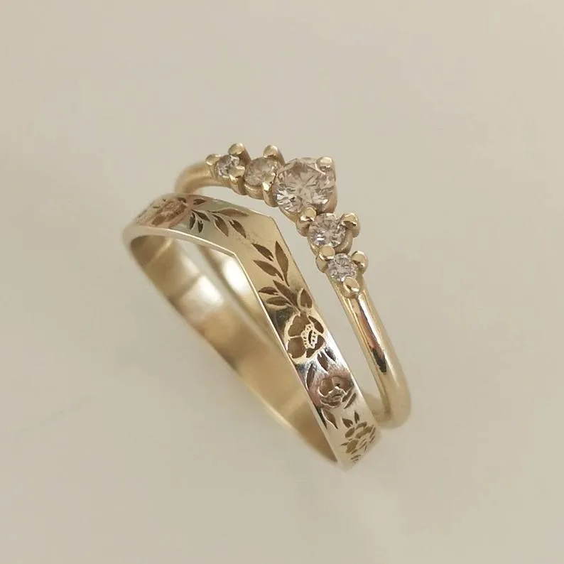 Simple Diamond V-shaped Wreath Ring - Grocery