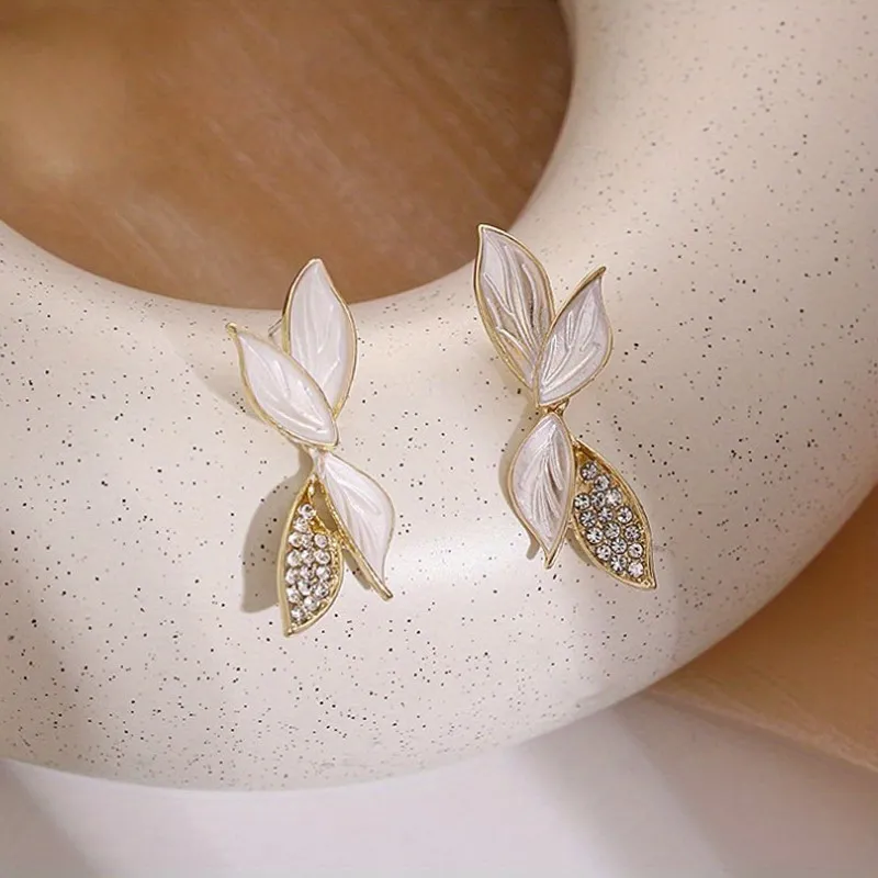 2023 New Trendy Fashion Temperament Niche Design Sense Leaf Earrings Women's High-end Sense Earrings Fall And Winter Ear Jewelry - Grocery
