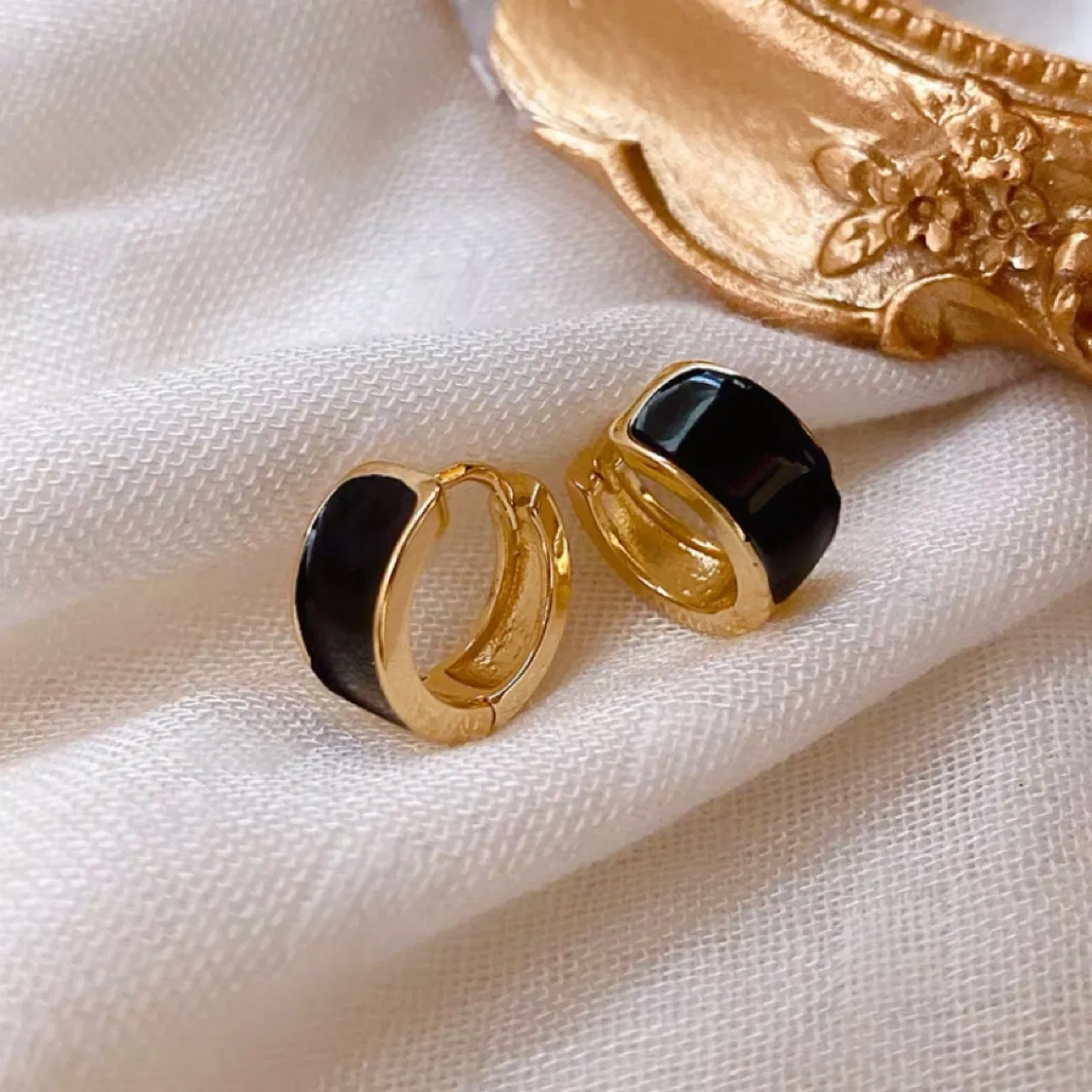 Women's Minority Design Light Luxury Retro Style Oil Drip Ring Ear Buckle - Grocery