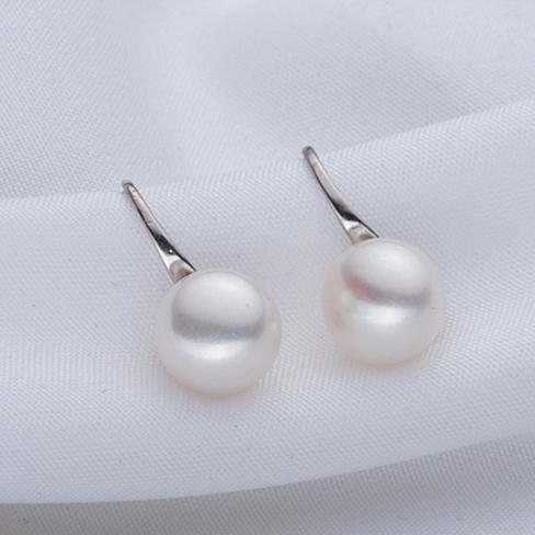 Moon in the Sky bright Pearl Earrings in Set of 3 - Grocery