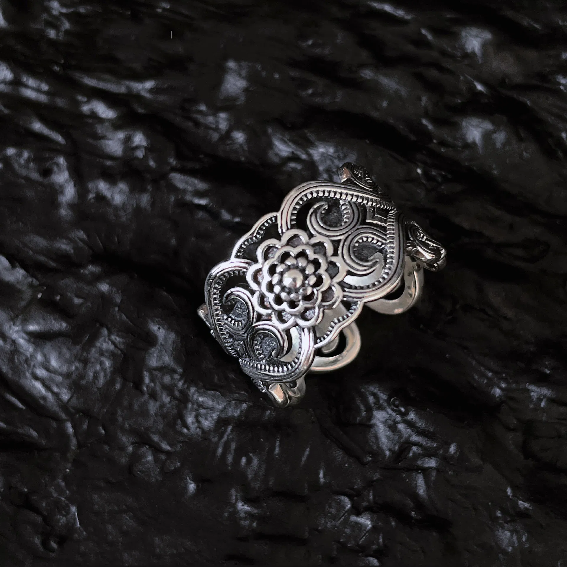 Silver Vintage Flower Facto Ring - Grocery
