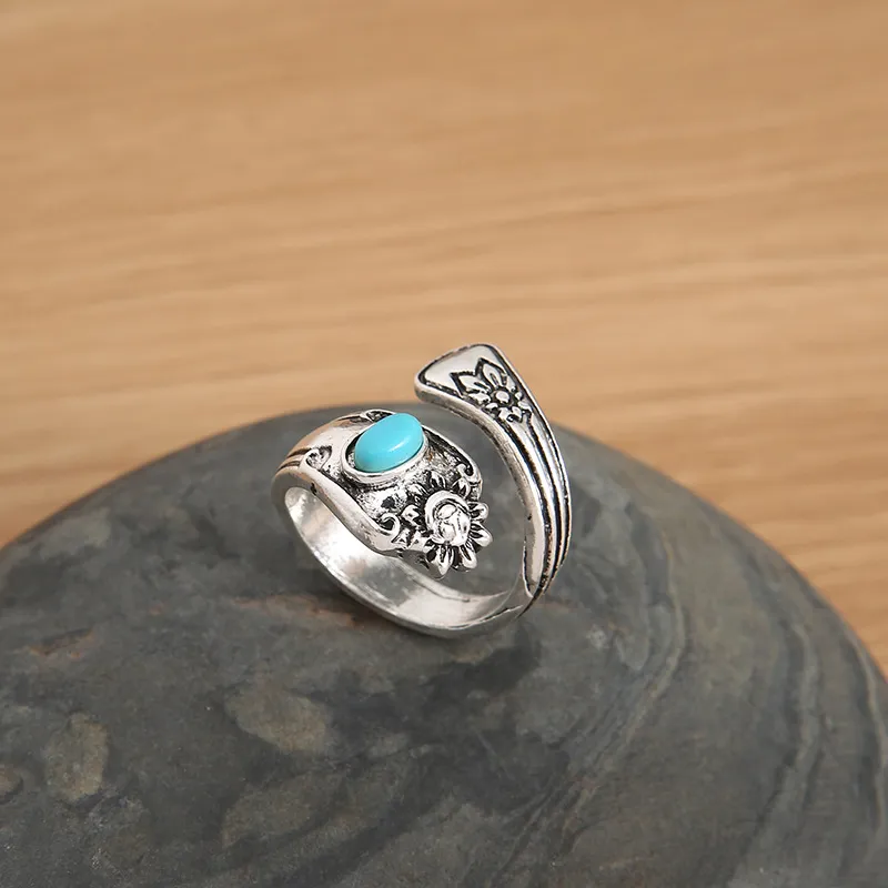 Retro Flower Carved Personality Exaggerated Turquoise Punk Ring - Grocery