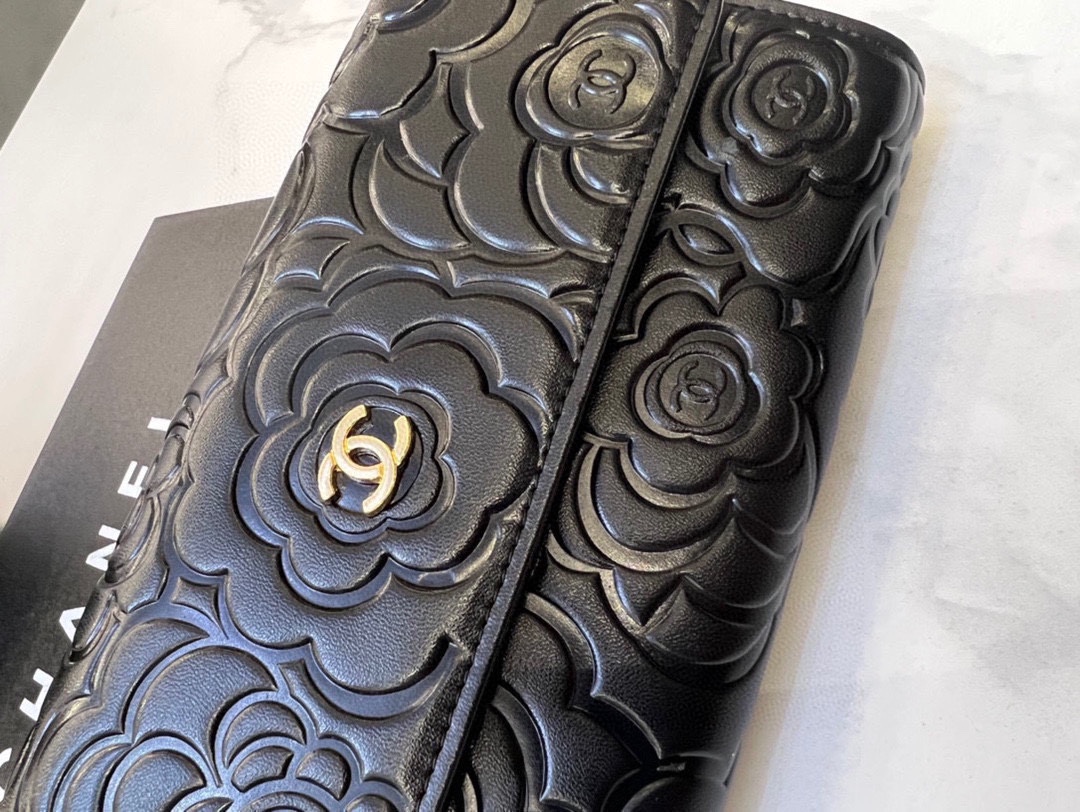 Chanel Elegant Cowhide Clutch Purse