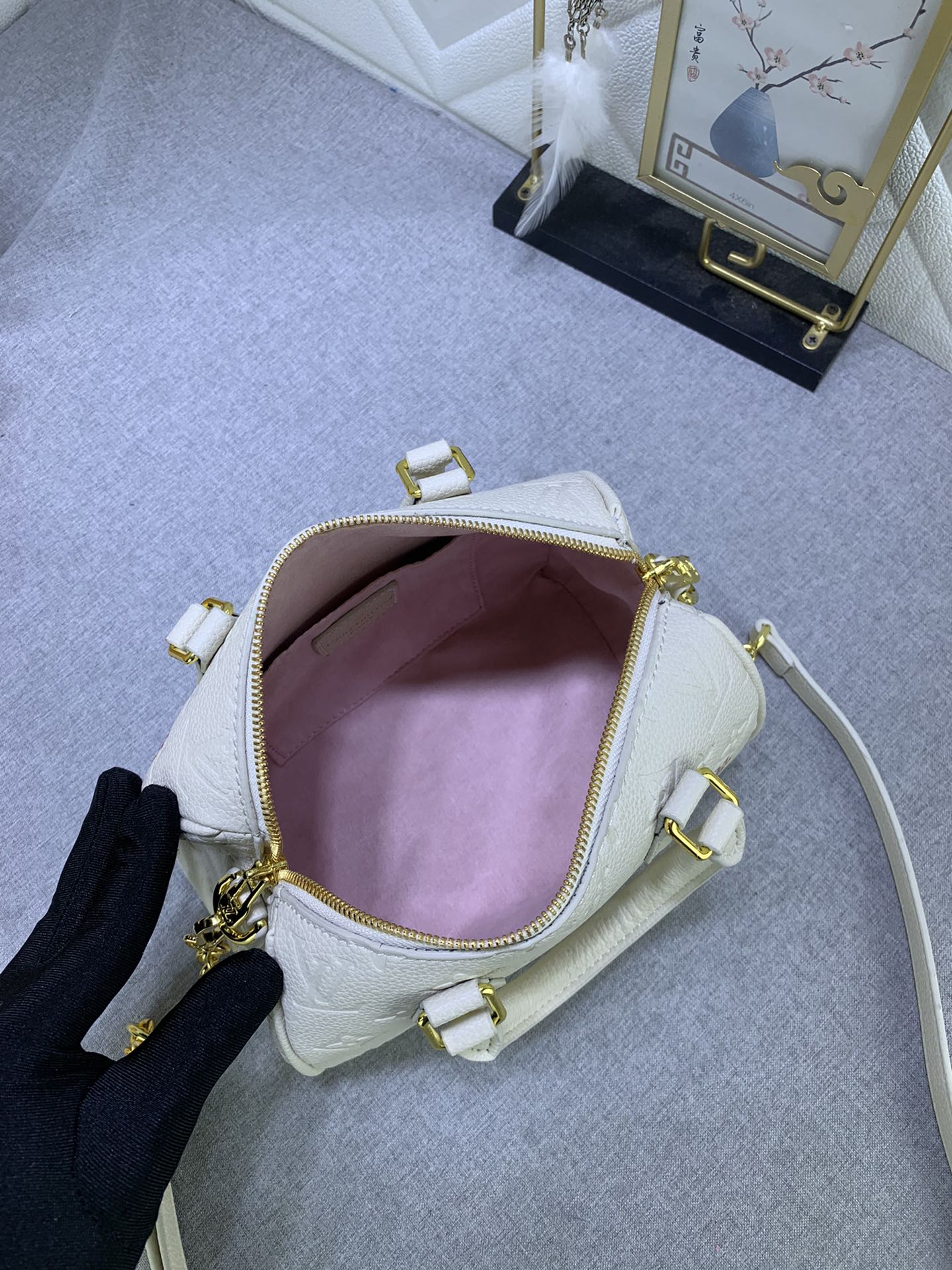 Louis Vuitton Stylish Versatile Leather Crossbody/Shoulder Bag