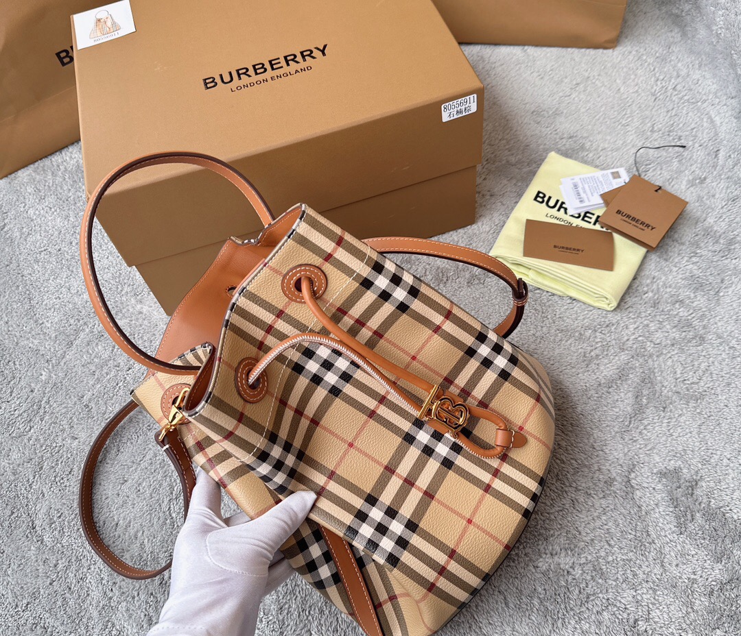 Burberry Classic Handbag With Shoulder & Crossbody Strap