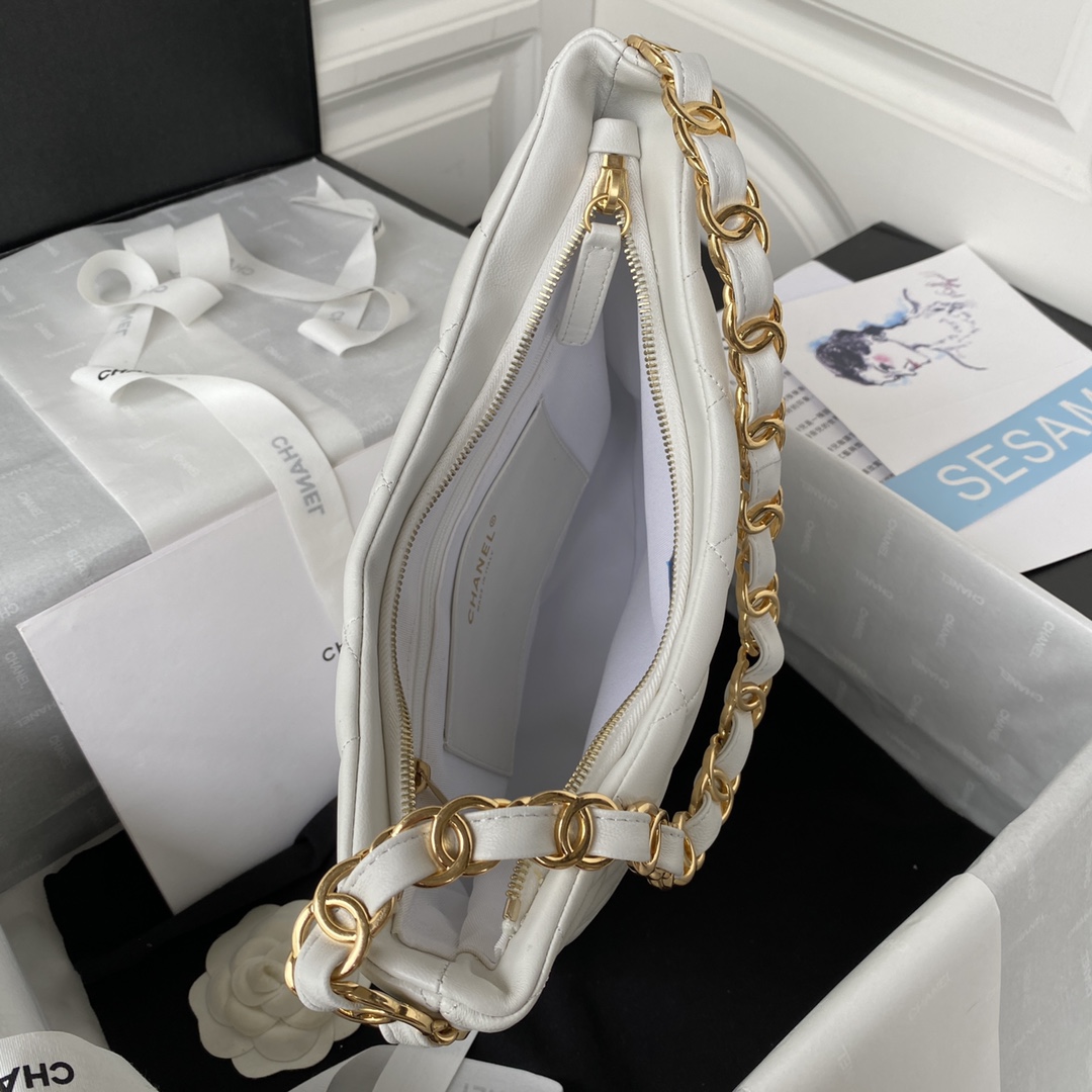 Chanel Elegant Lambskin Handbag