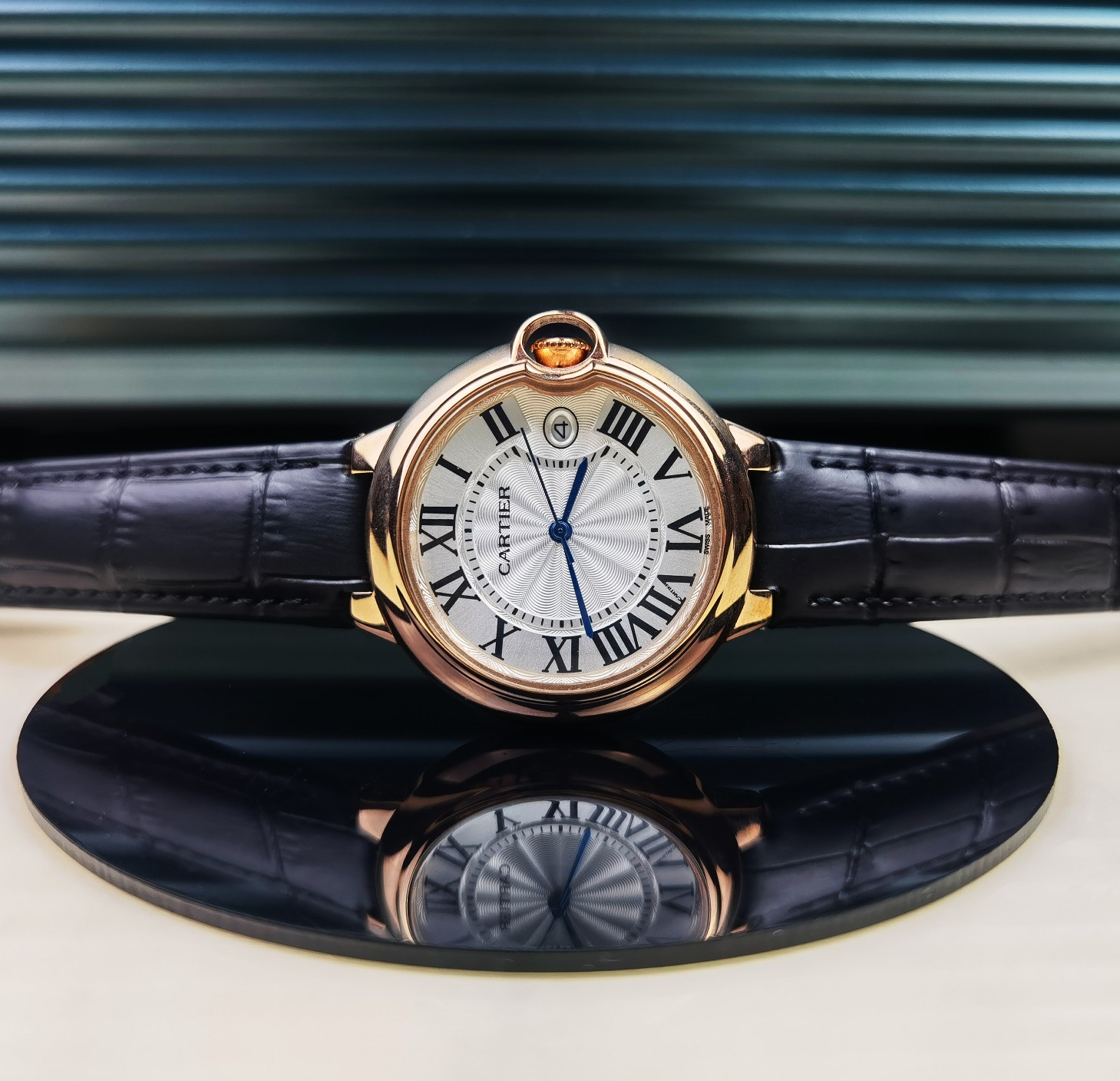 Cartier Prestigious Golden Unisex Quartz Watch