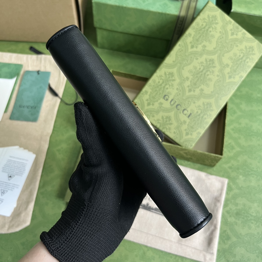 Gucci Classic Leather Clutch Bag