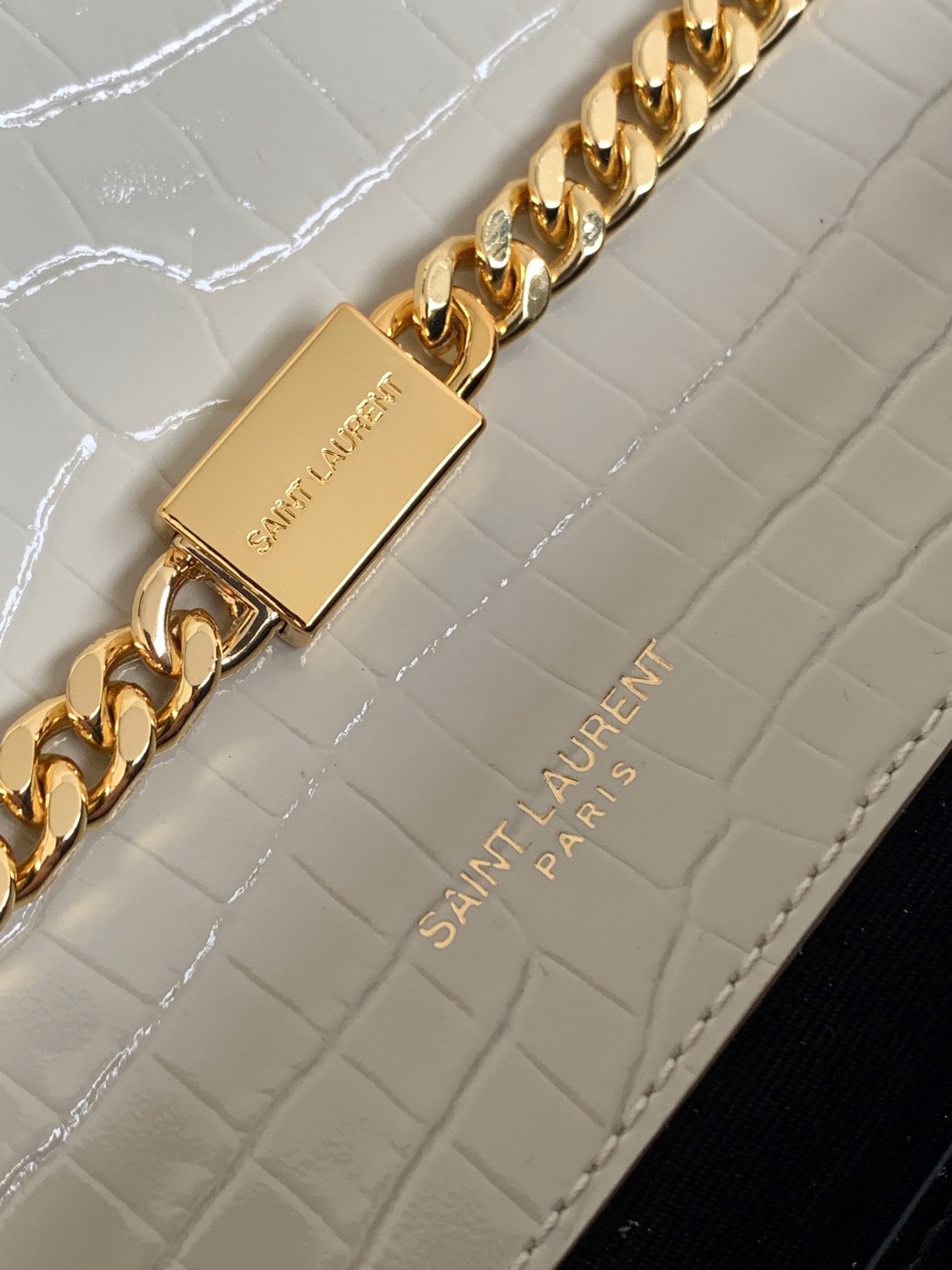 Saint Laurent Classic Chain Shoulder/Crossbody Bag in White for Women