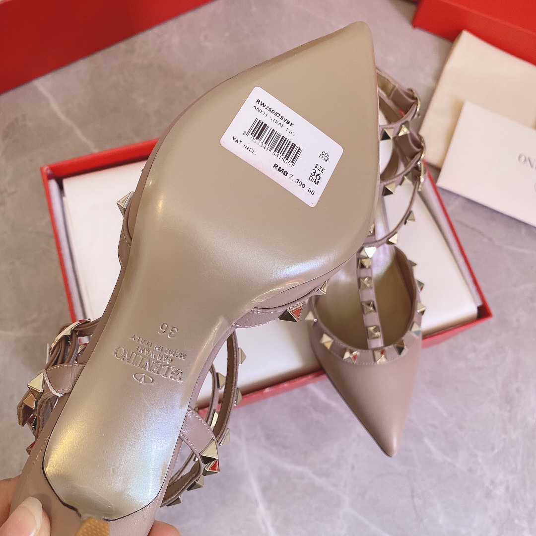 Valentino ROCKSTUD Patent Leather Lace-Up Studded High Heels (Heel Height: 6.5 cm)
