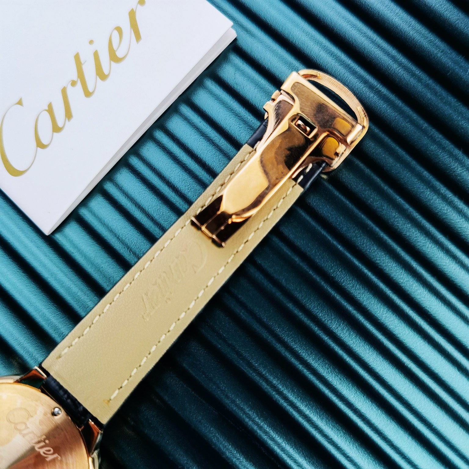 Cartier Prestigious Golden Unisex Quartz Watch