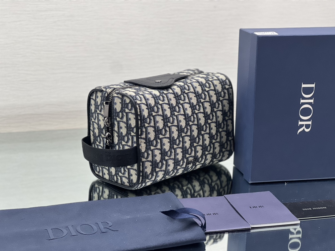 DIOR Lingot Toiletry Bag