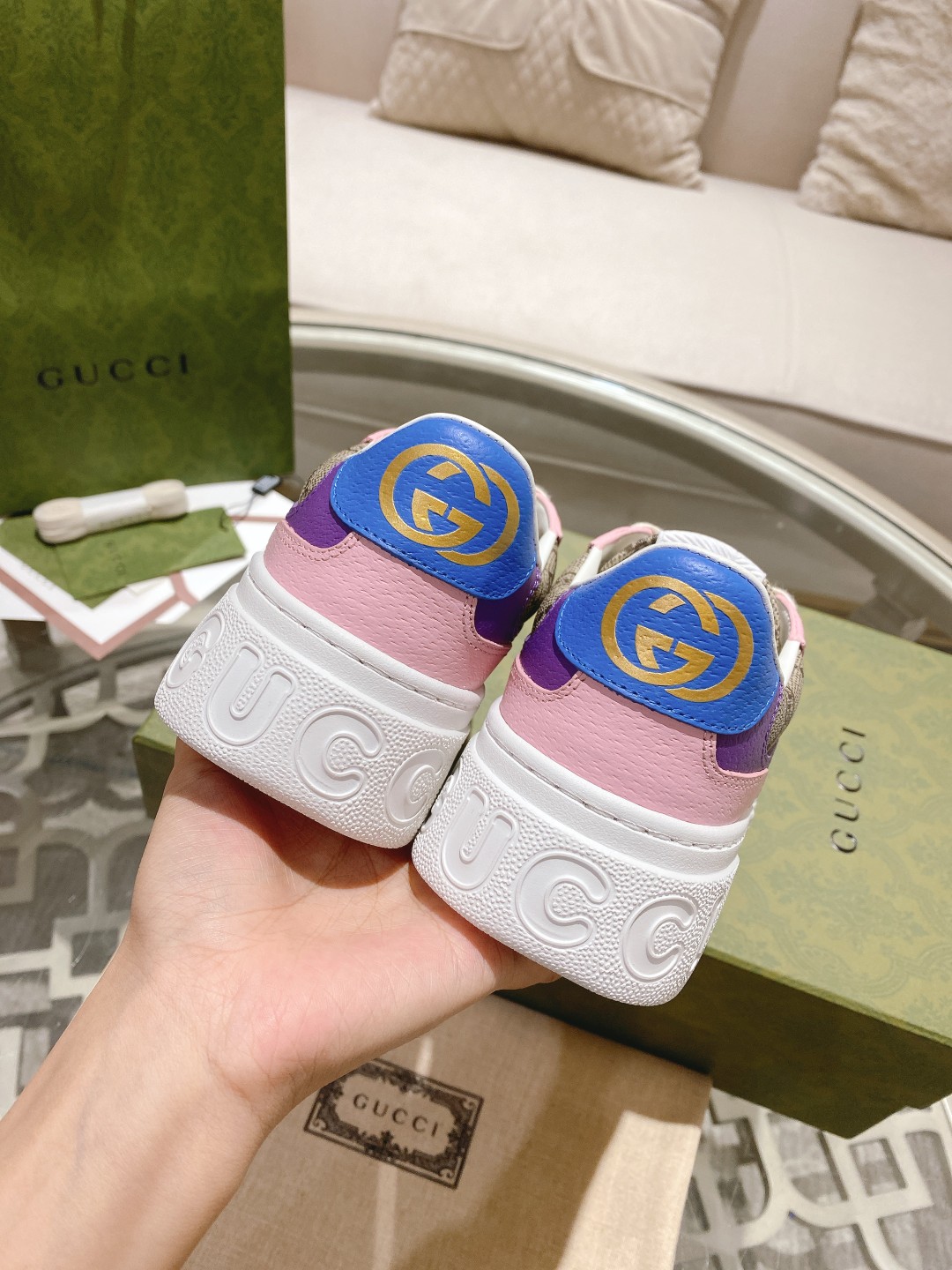 Gucci Vintage-Inspired Leather Sneakers/Flat Shoes