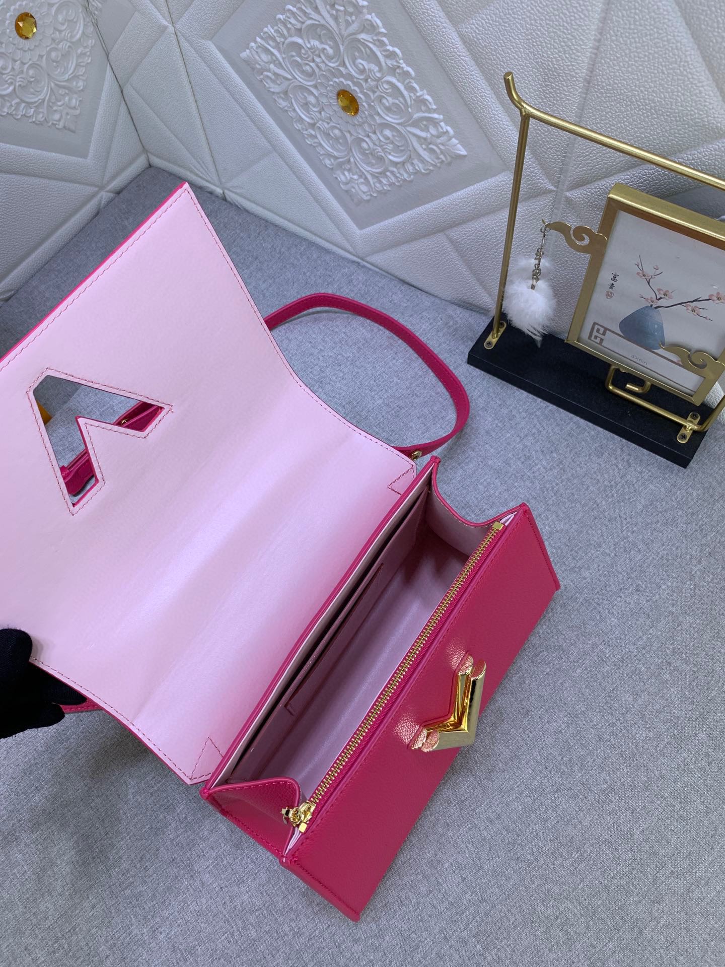 Louis Vuitton Stylish Versatile Leather Crossbody/Shoulder Bag