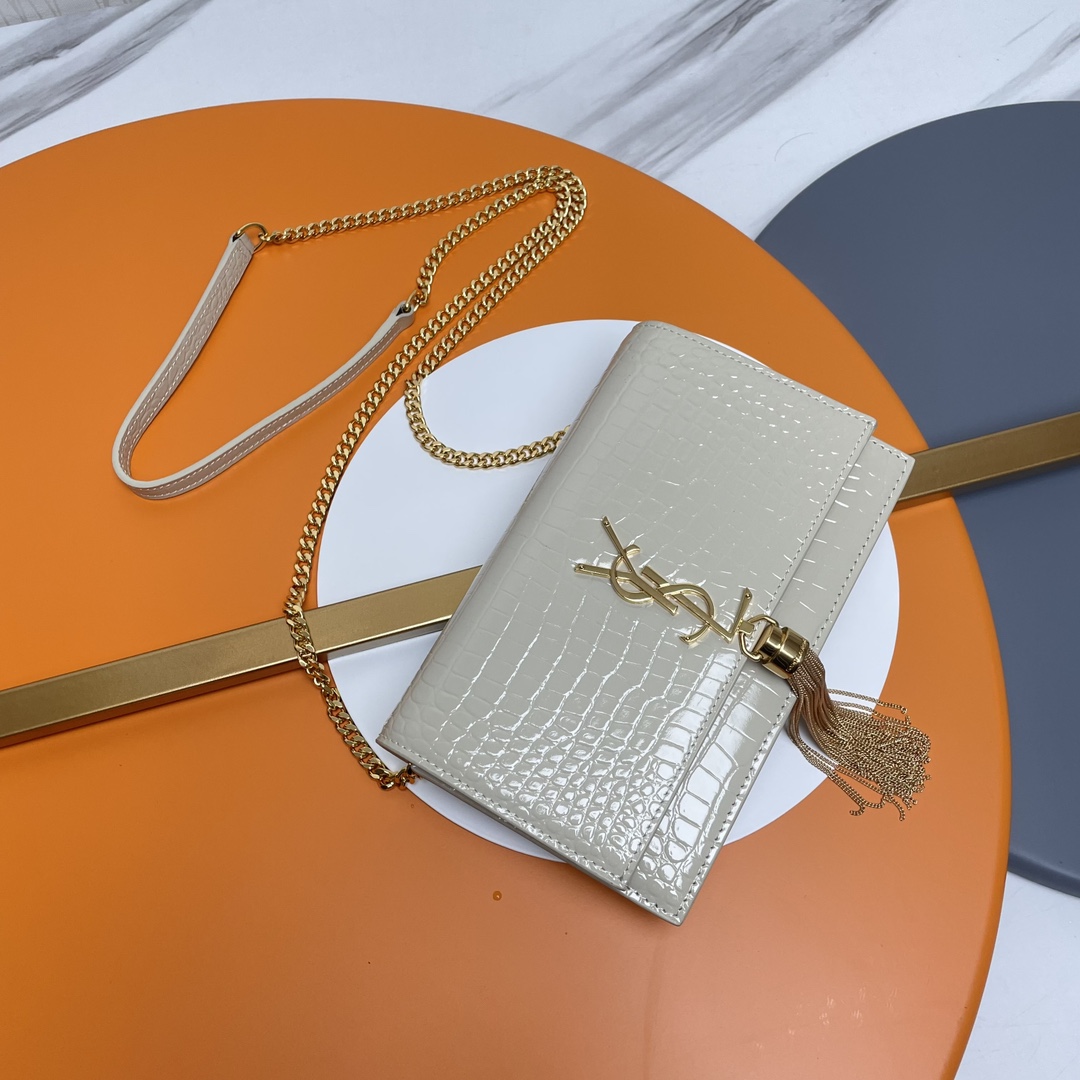 Saint Laurent Classic Chain Shoulder/Crossbody Bag in White for Women