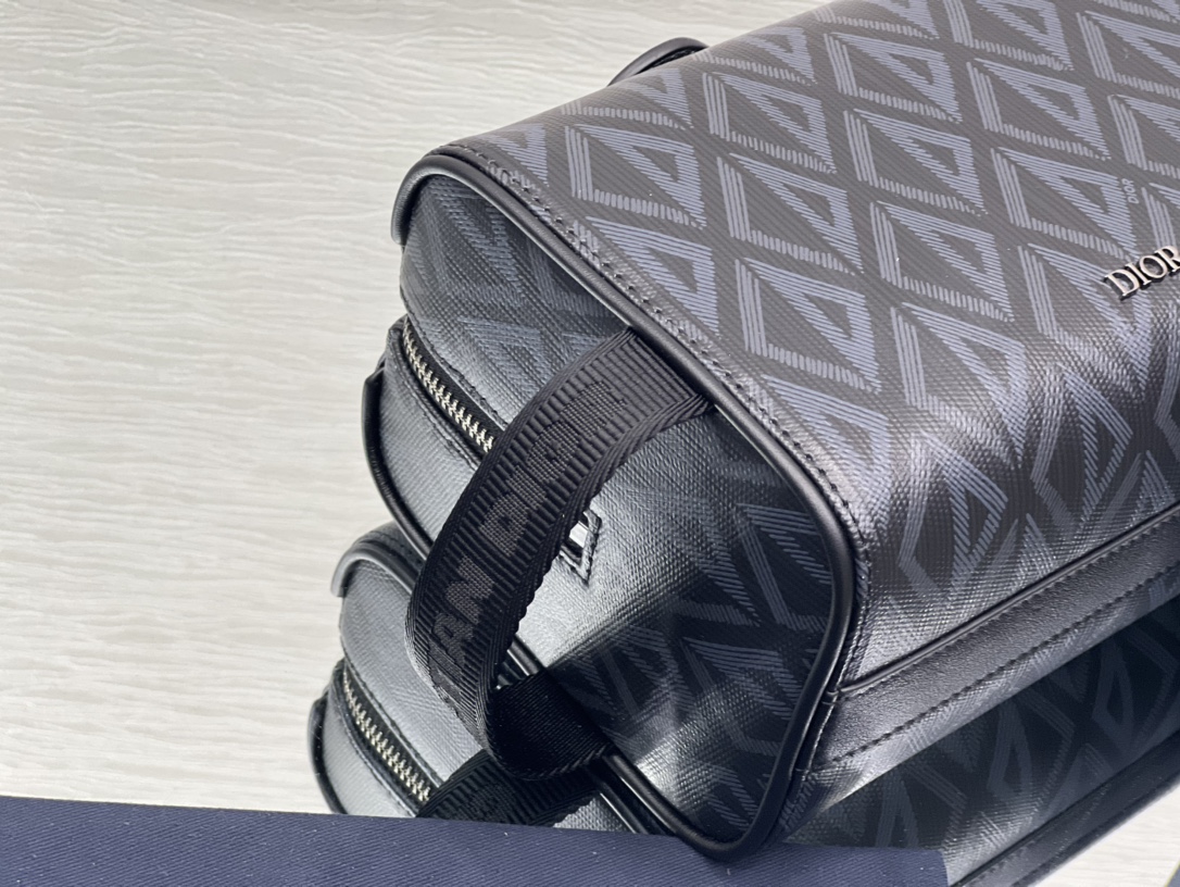 DIOR Lingot Toiletry Bag