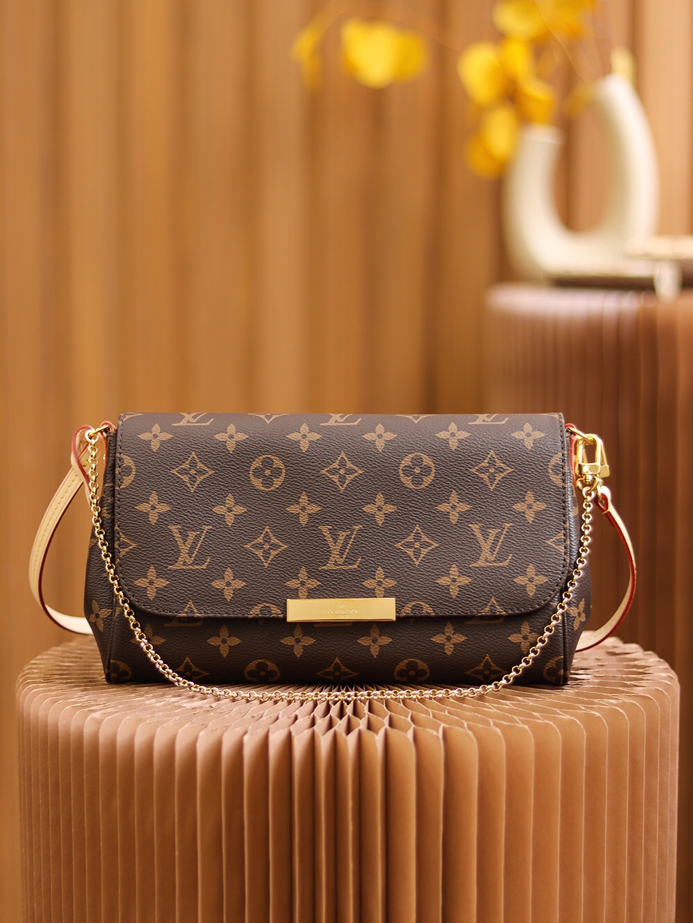 Louis Vuitton Classic Vintage-Inspired Crossbody/Shoulder Bag