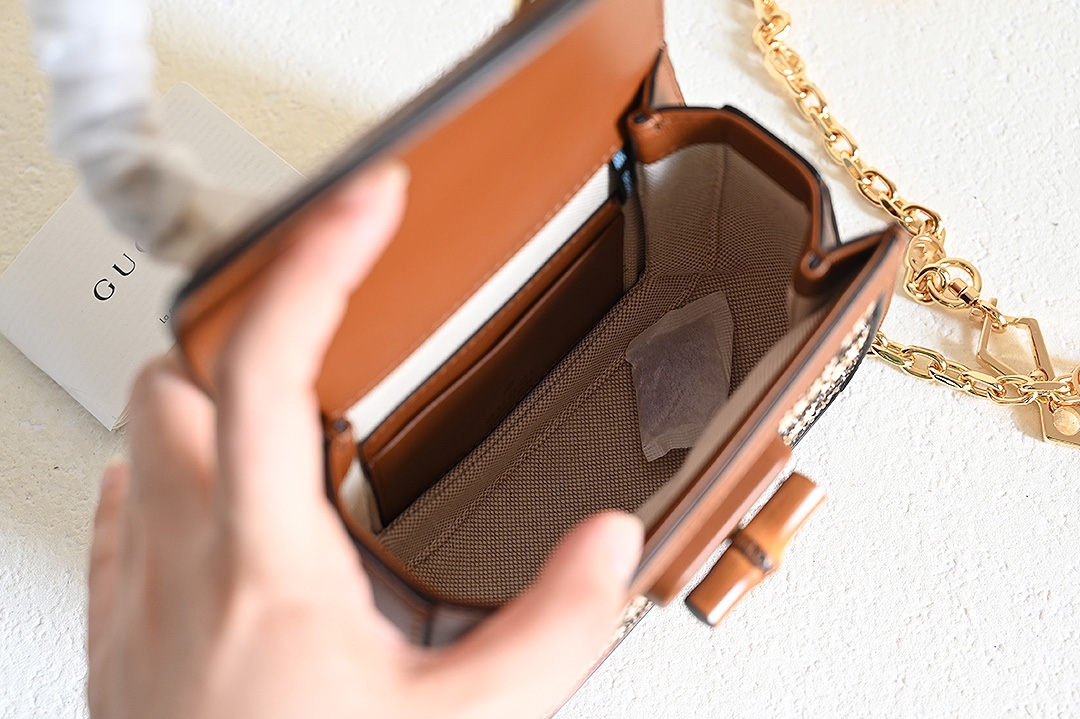 Gucci Classic Vintage-Inspired Leather Handbag