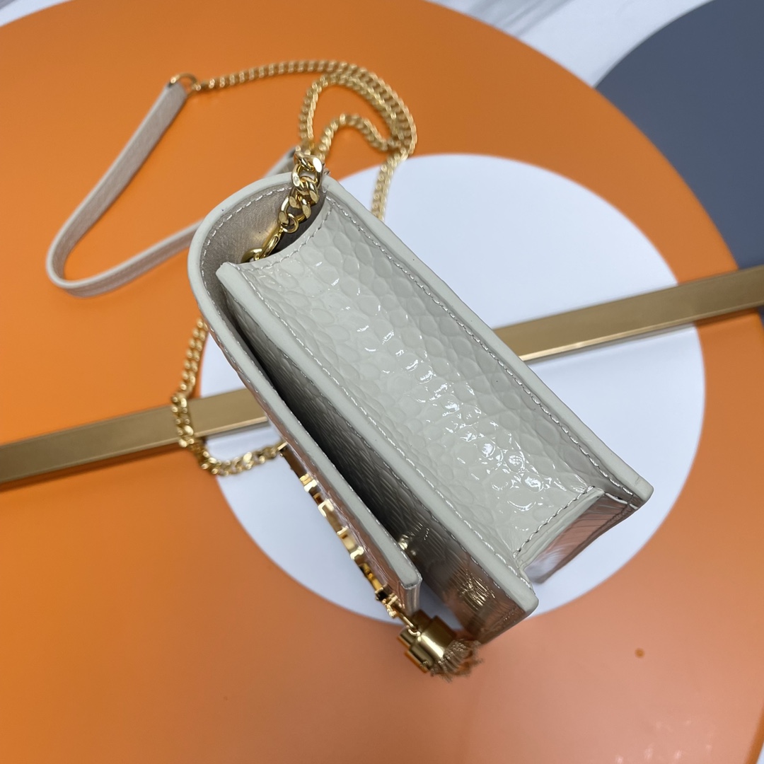 Saint Laurent Classic Chain Shoulder/Crossbody Bag in White for Women