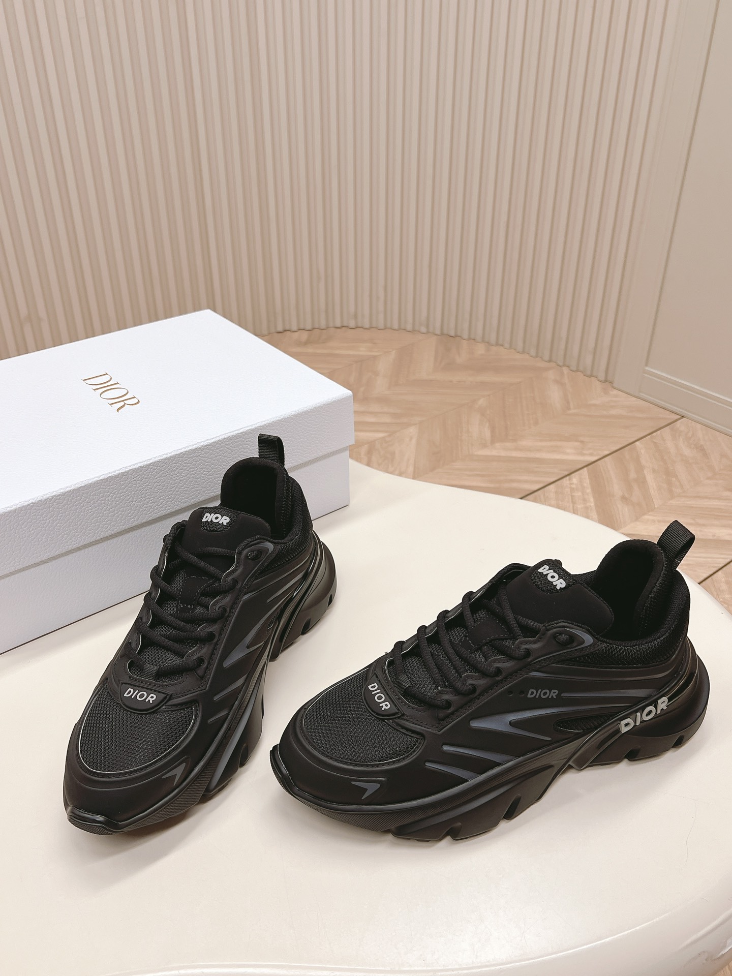DIOR Capsule Collection: F17-Time Champion Lewis Hamilton Sneakers