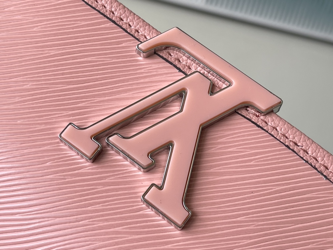 Louis Vuitton Stylish Versatile Leather Crossbody/Shoulder Bag