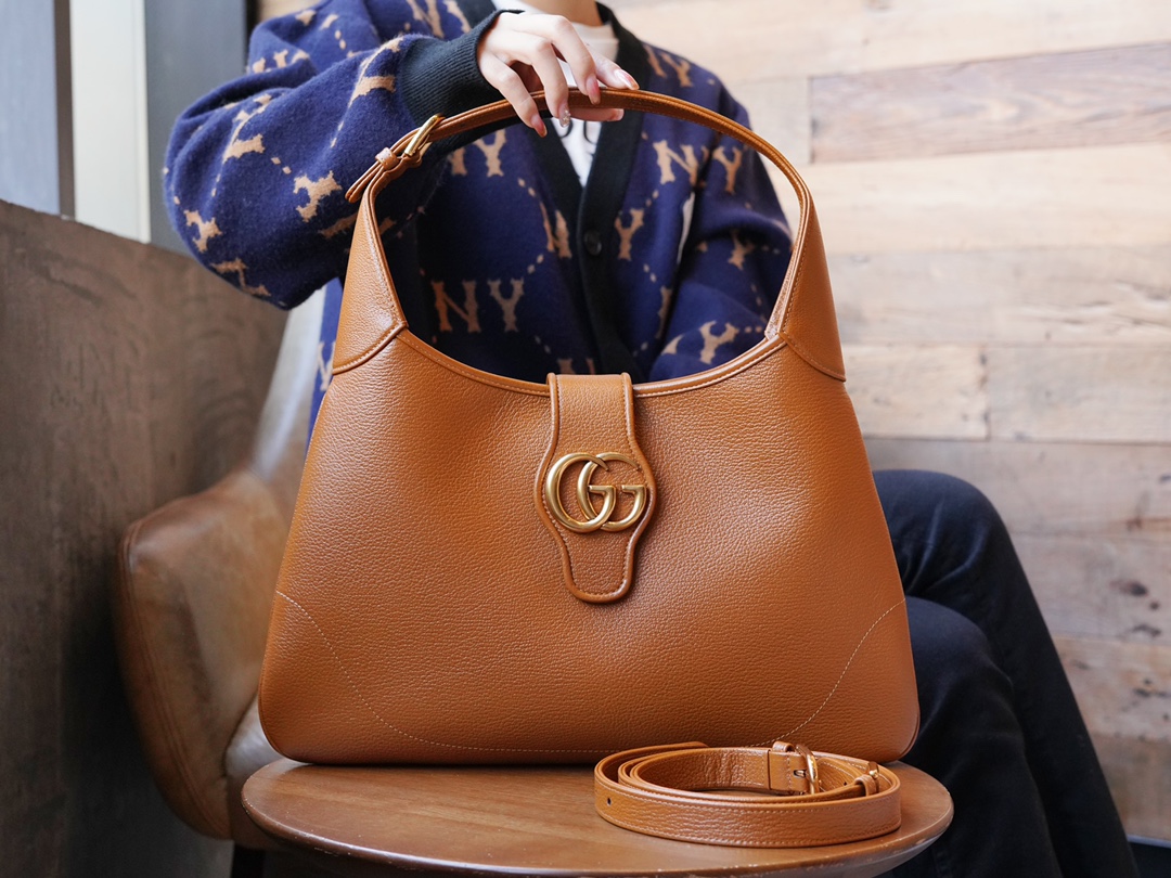 GUCCI Chip-Embedded Aphrodite Medium Handbag