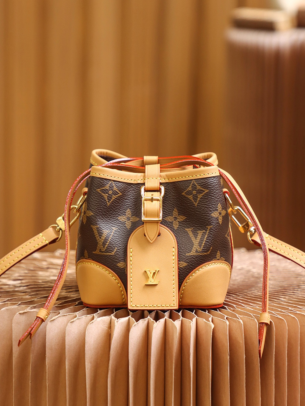 Louis Vuitton Versatile Bucket Bag with Handle and Strap