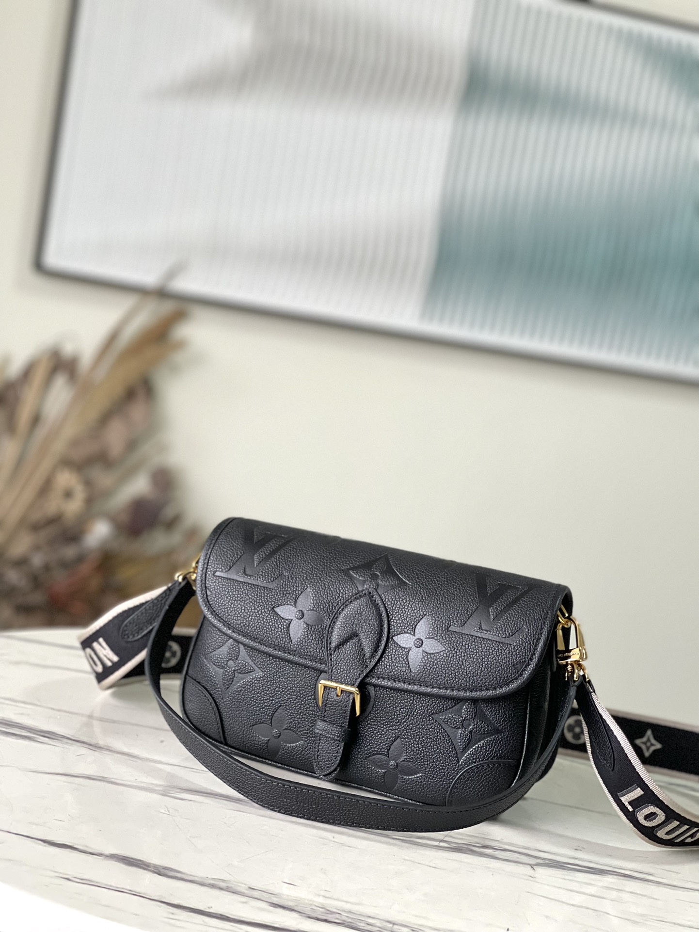 Louis Vuitton Stylish Versatile Leather Crossbody/Shoulder Bag