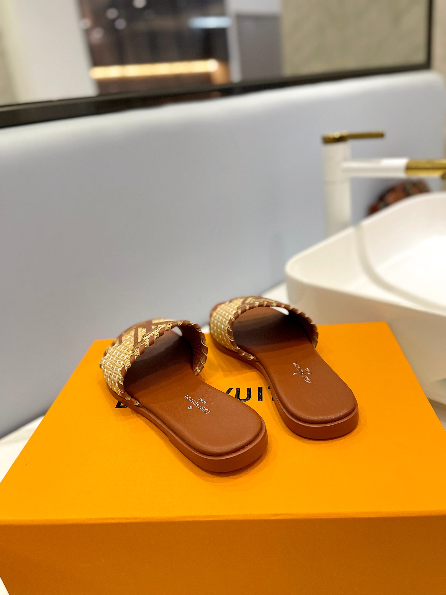 LV Resort-Style Flat Slippers
