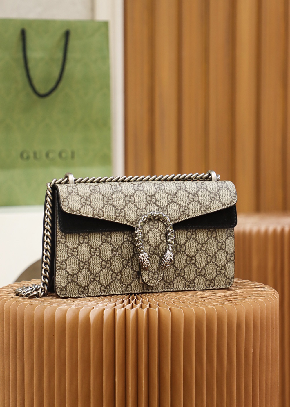 Gucci Classic Rich-Tone Cowhide Chain Crossbody/shoulder Bag