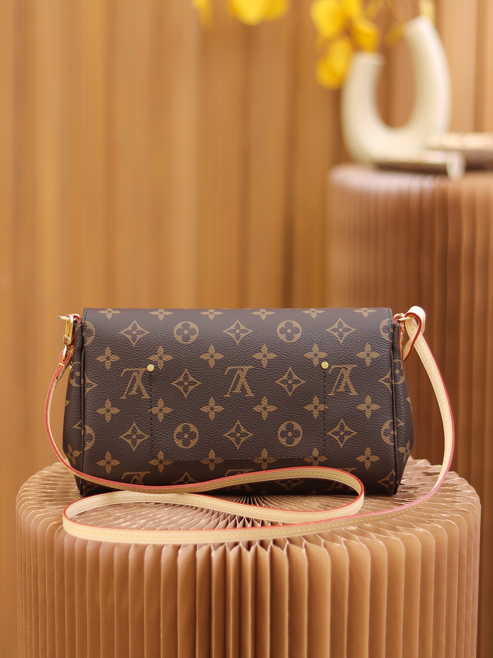 Louis Vuitton Classic Vintage-Inspired Crossbody/Shoulder Bag