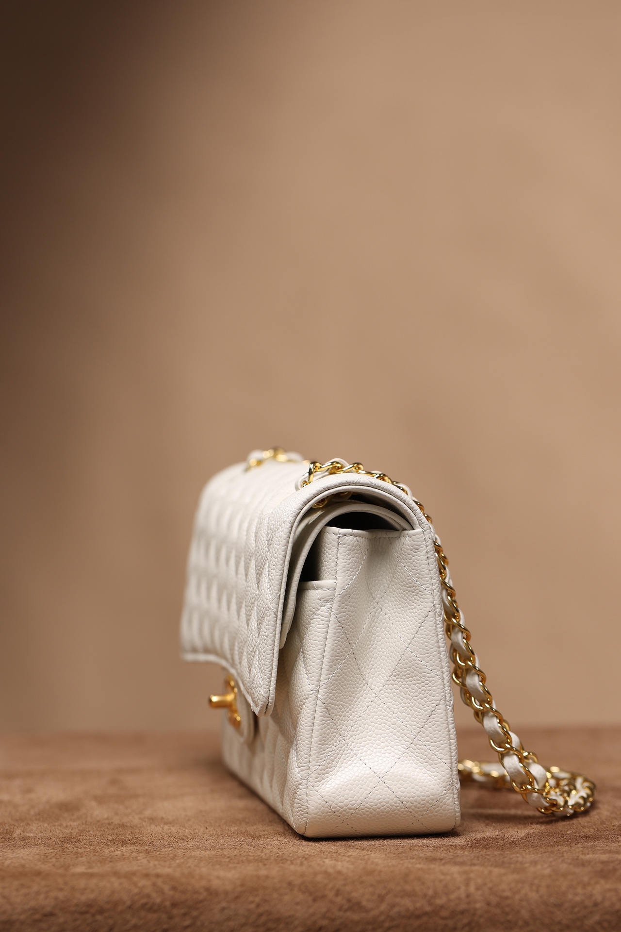 Chanel Elegant White Caviar Leather Single Shoulder Bag