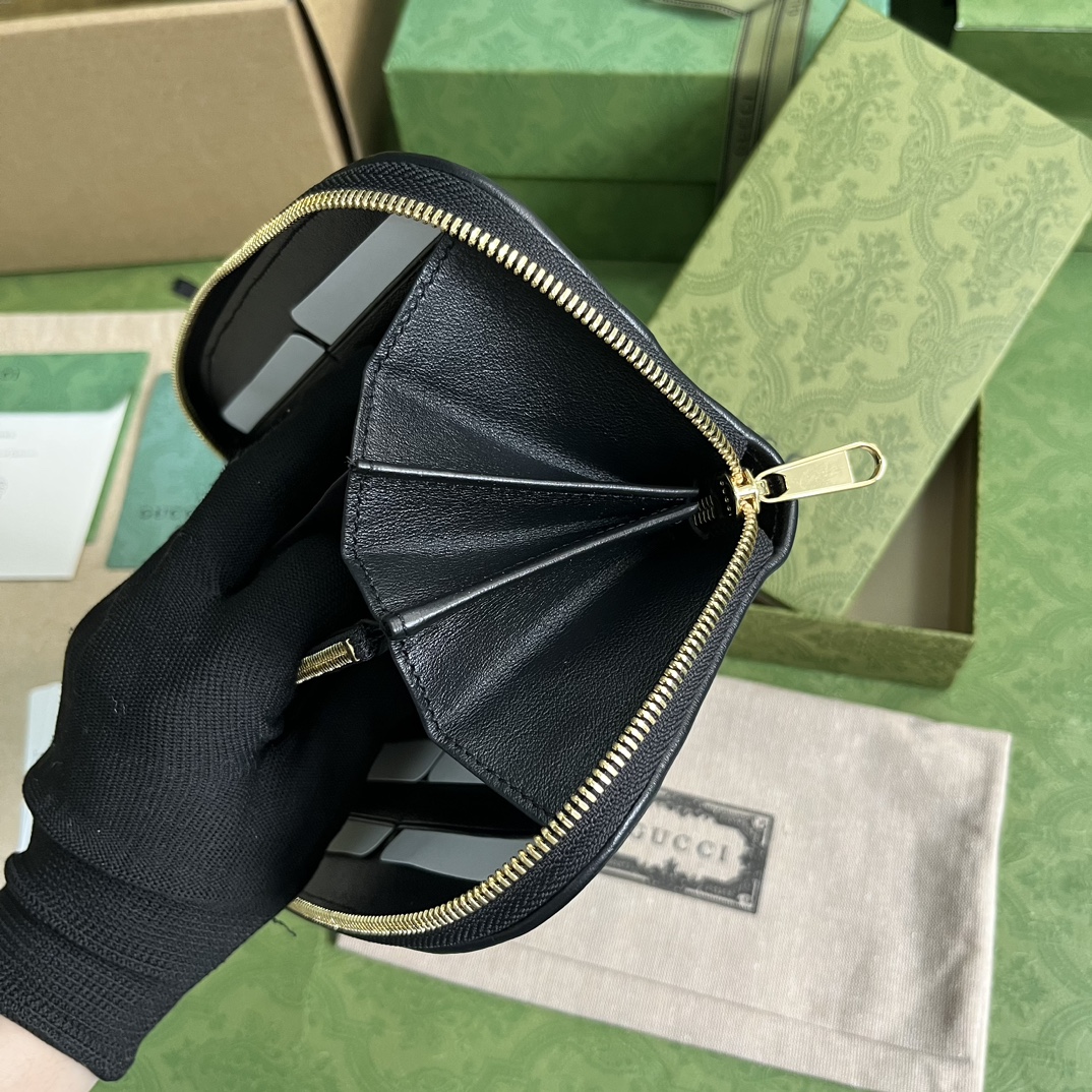 Gucci Classic Leather Clutch Bag