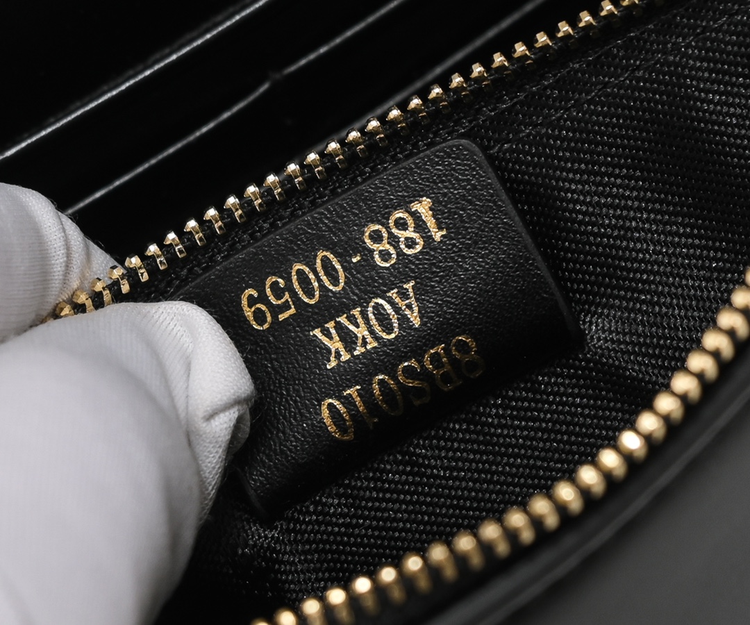 Fendi Chain Shoulder & Crossbody Bag