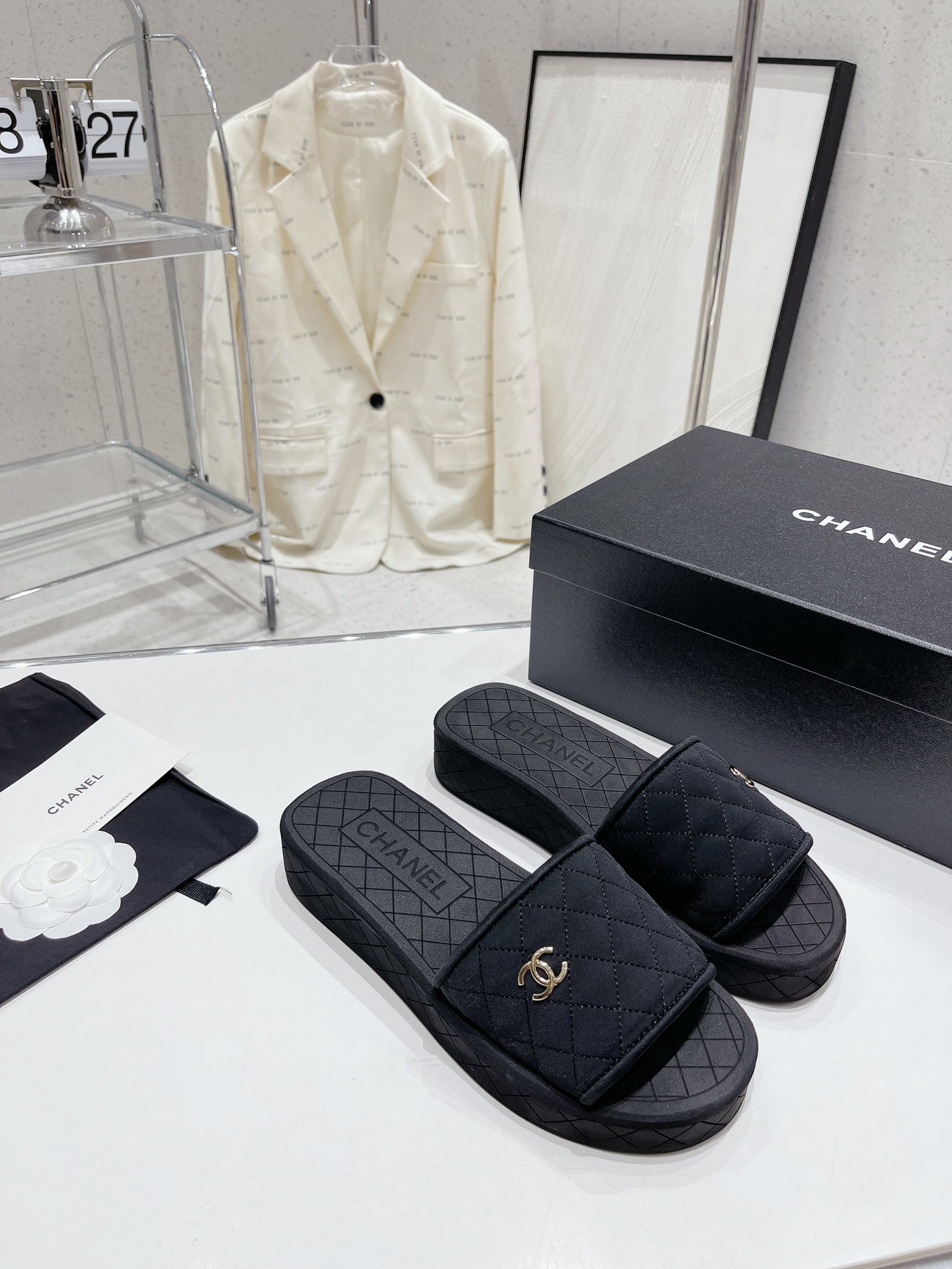 Chanel Black Classic Versatile Slippers