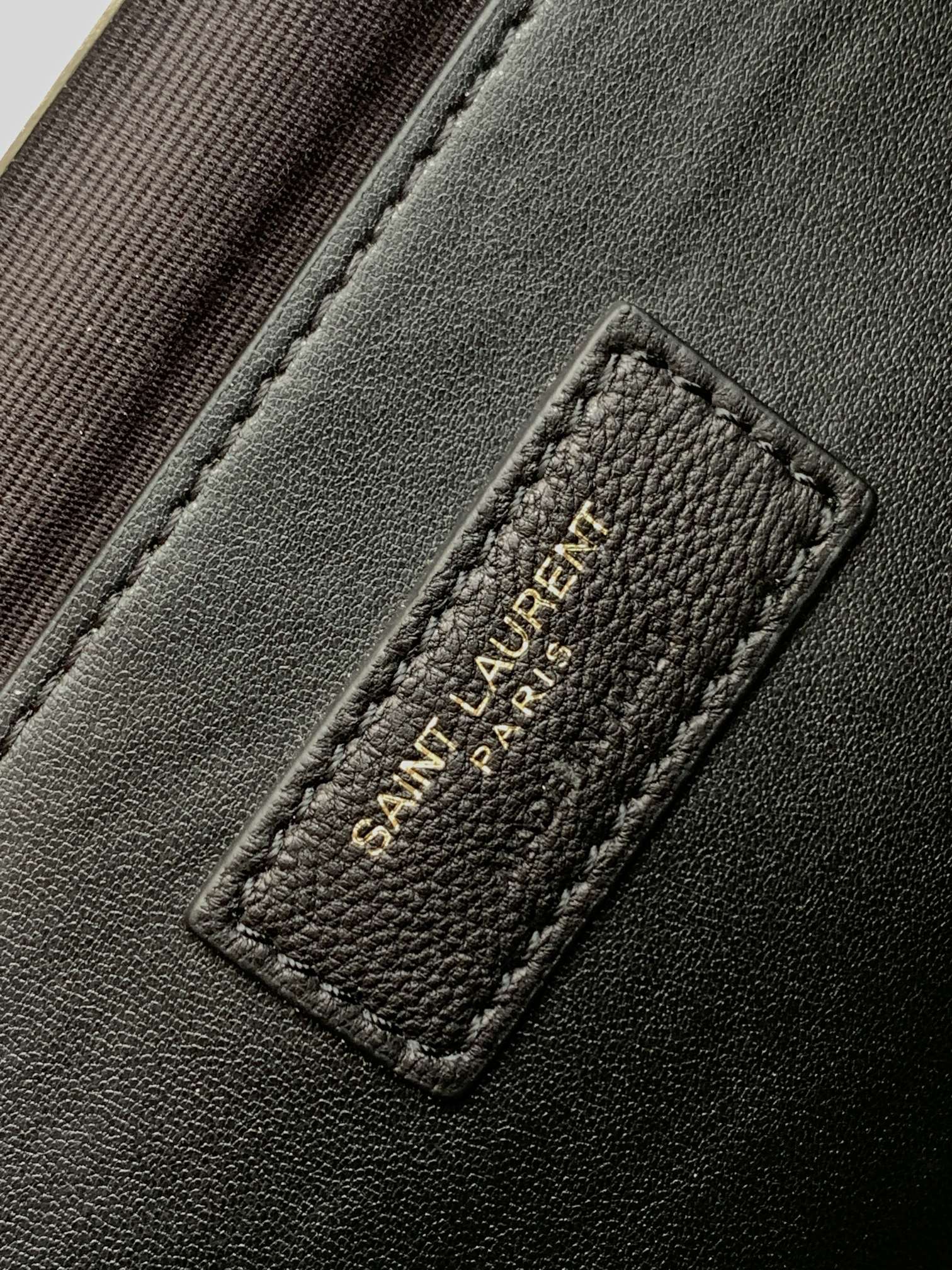 Saint Laurent Classic Chain Shoulder/Crossbody Bag in White for Women