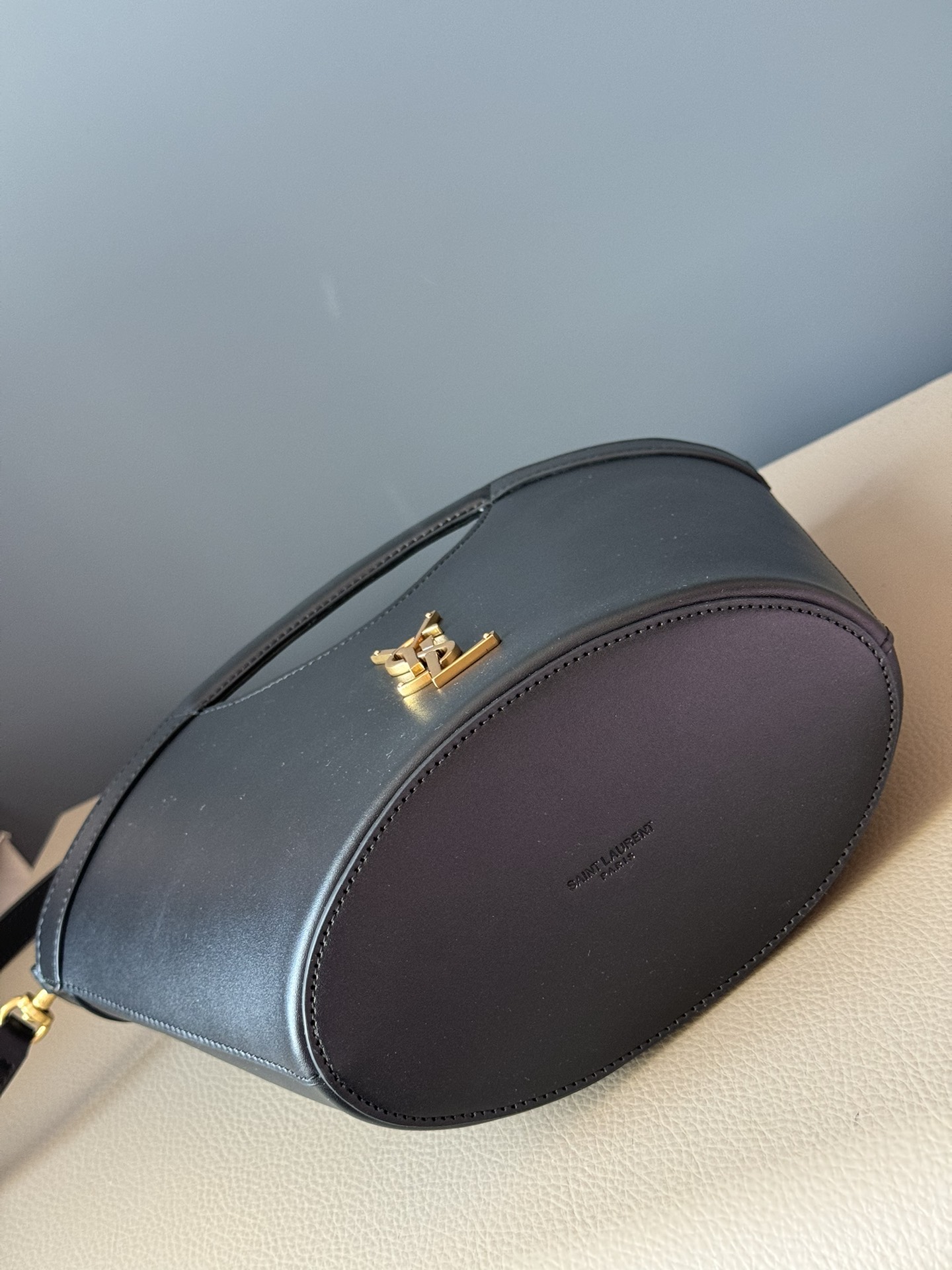 Saint Laurent Refined NEW SHAPE Leather Tote Bag