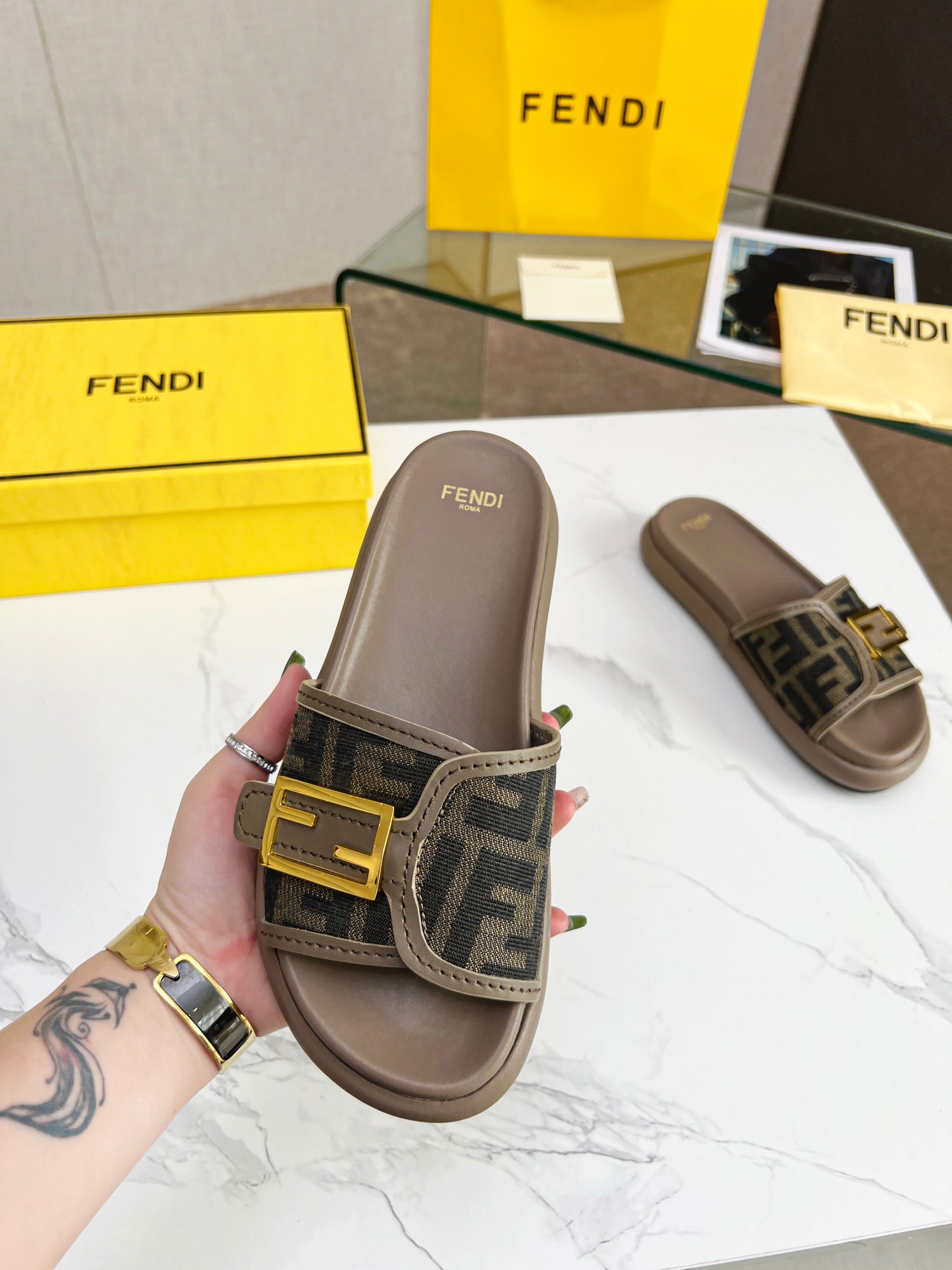 FENDI Casual Slippers