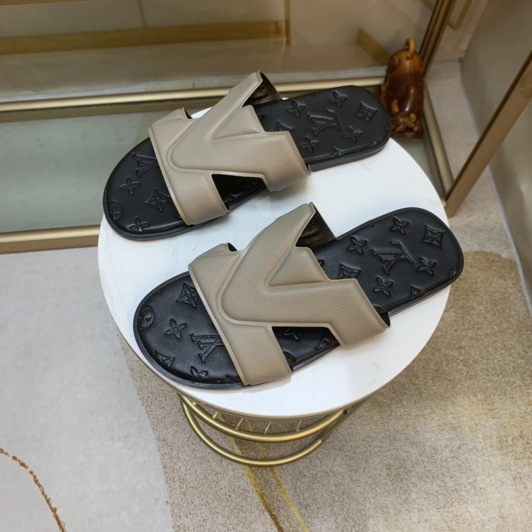LV Fashionable Classic Versatile Leather Slippers