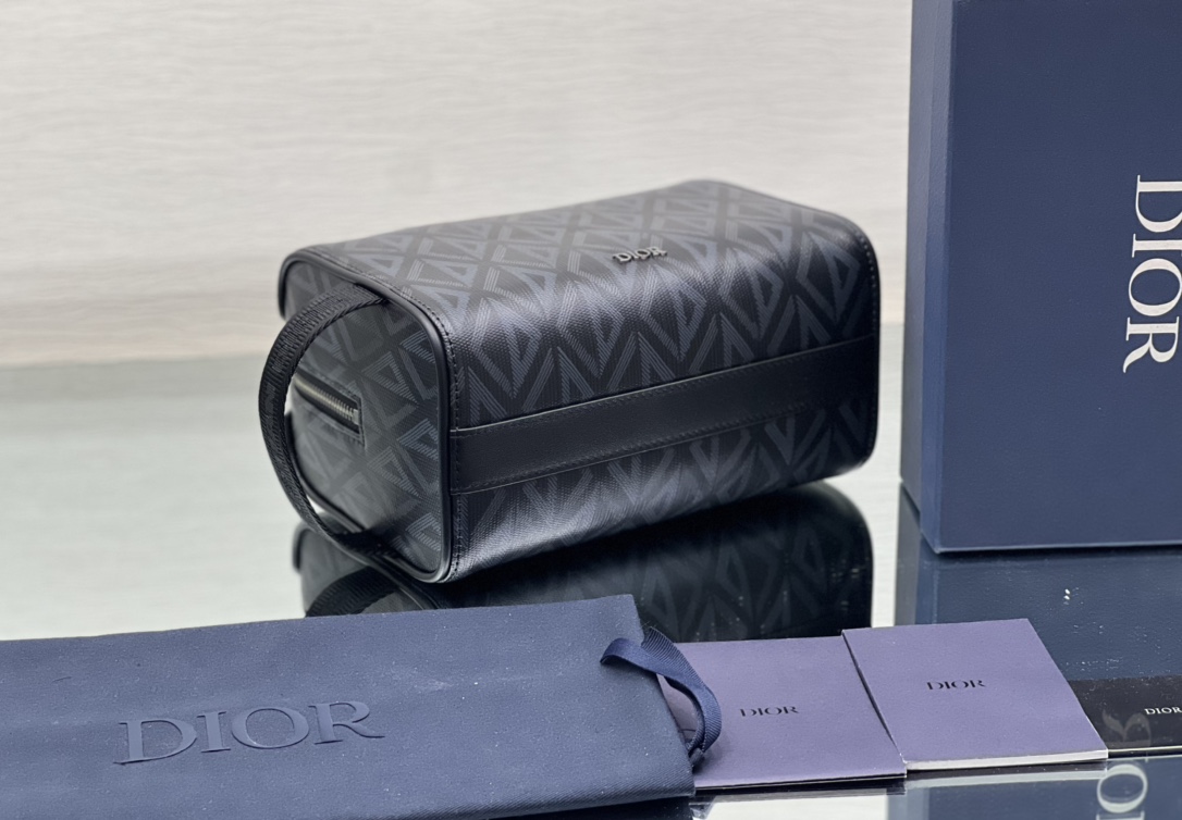 DIOR Lingot Toiletry Bag